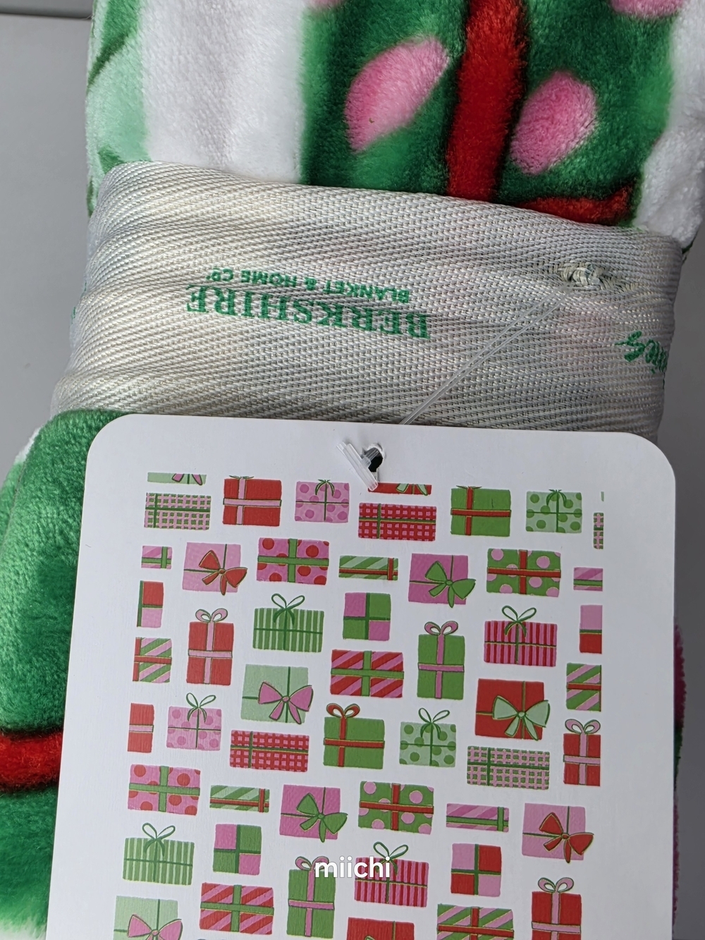 Berkshire Gabrielle Neil Twin Blanket Gifts - Picture 8 of 9